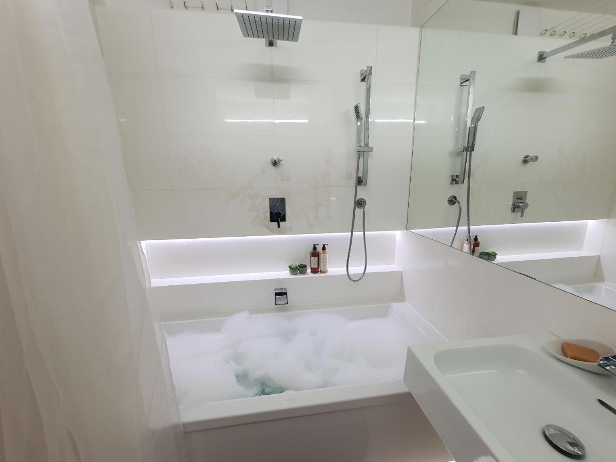 Whitebeeapartament Apartment Wroclaw Bagian luar foto