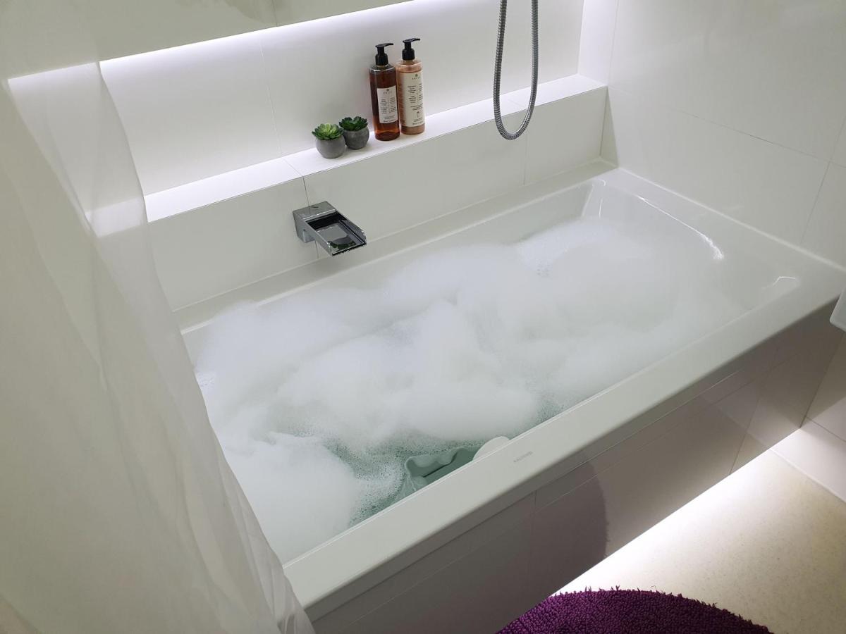 Whitebeeapartament Apartment Wroclaw Bagian luar foto
